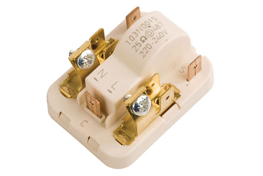 Замена пускозащитного реле холодильника в Истре